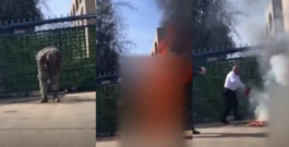 Hombre se prende fuego frente a la embajada de Israel en Estados Unidos