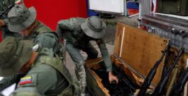 Mientras Estados Unidos aumenta la presión, Venezuela suplica ayuda a Moscú y Beijing