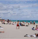 Miami Beach entrega cheques de USD 500 a más de 14.000 propietarios de viviendas por superávit fiscal