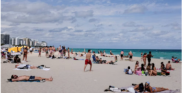 Miami Beach entrega cheques de USD 500 a más de 14.000 propietarios de viviendas por superávit fiscal