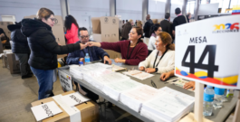 Miles de colombianos en Estados Unidos cerraron su jornada electoral este 8 de marzo entre largas filas, cambios de último minuto y una clara inclinación por generar un cambio en el país