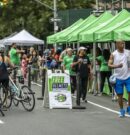 Nueva York lanza iniciativa masiva de cascos y luces gratuitos para ciclistas