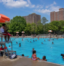 Nueva York expande a 18 piscinas sus clases gratuitas de natación ante el inicio del verano
