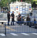 El Departamento de Policía de Nueva York asegura perímetro en Madison Square por boda de Taylor Swift