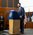 El alcalde Mamdani encabeza la graduación de oficiales de libertad condicional en Queens