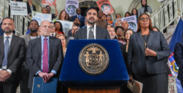 Ciudades de EE. UU. demandan al gobierno del presidente Trump para frenar la nueva regla de “carga pública”