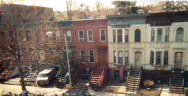 Crown Heights recupera la esperanza: transfieren tres edificios descuidados y 88 familias ven un futuro estable