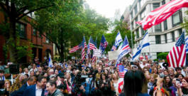Protesta  frente a la residencia del alcalde de Nueva York por la seguridad en los campus