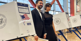El Alcalde Mamdani acude al Met a votar